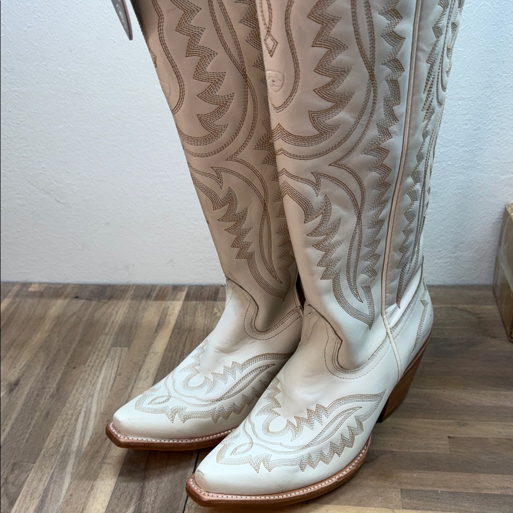 ARIAT WOMEN'S CASANOVA TALL WESTERN BOOTS - SNIP TOE Size 9 B